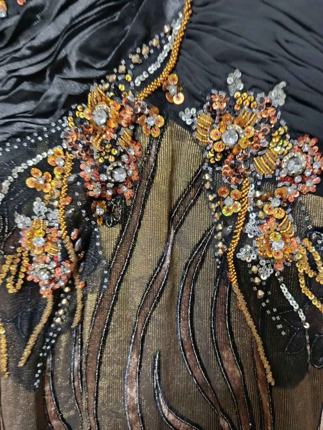 لباس مجلسی|لباس|ورامین, ورامین|دیوار