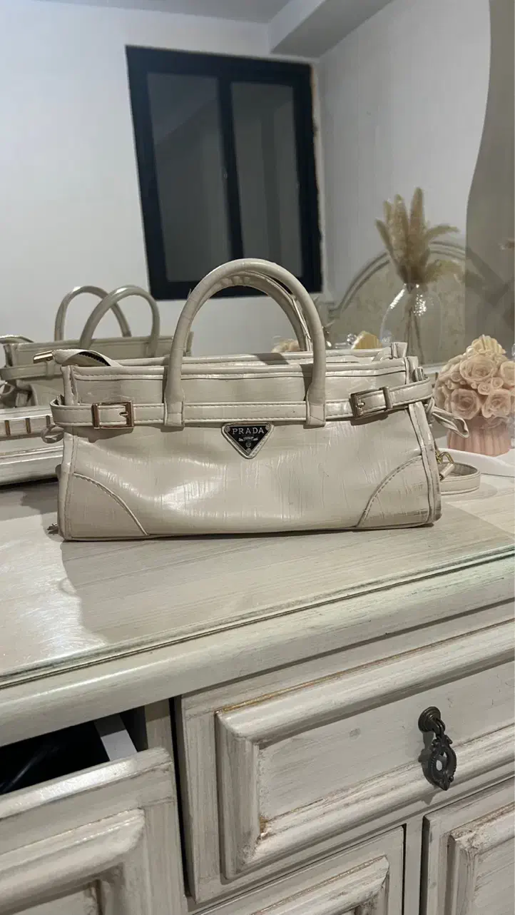 تعدادی کیف در حدنو|کیف، کفش، کمربند|گرمدره, |دیوار