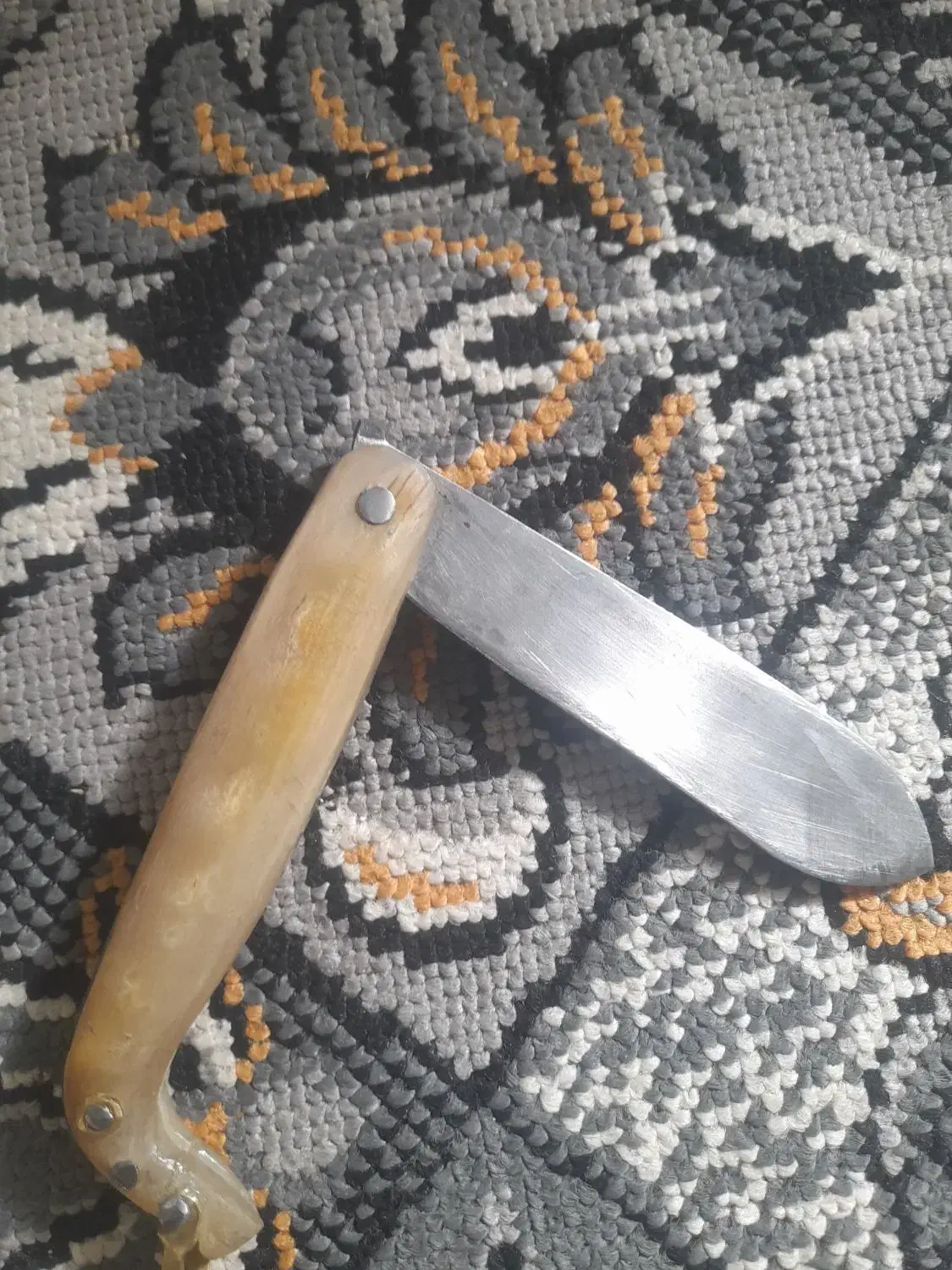 چاقو احمد آیتی|کلکسیون اشیاء عتیقه|بن, |دیوار