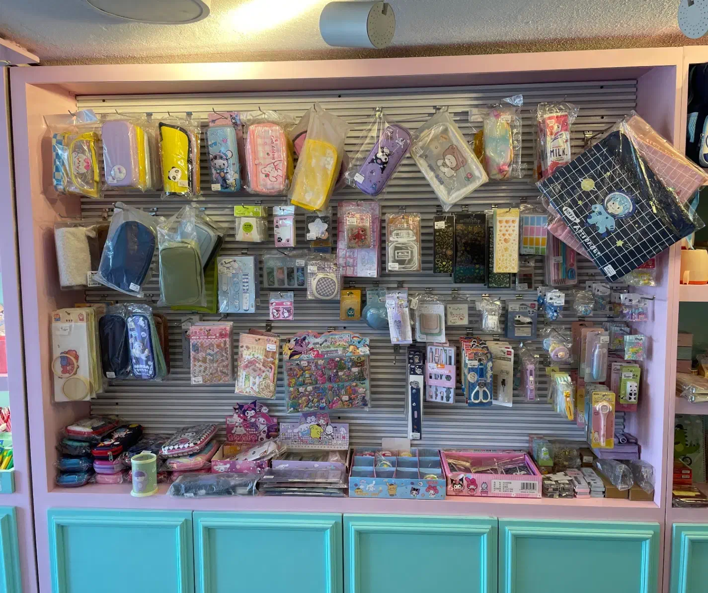 دکور و قفسه ویترین رگالی فروشگاه|فروشگاه و مغازه|مشهد, صیاد شیرازی|دیوار