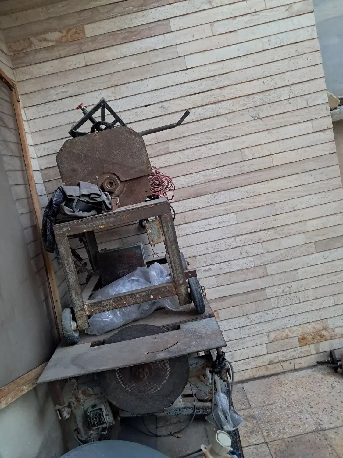 دستگاه آجر تراشی وقطع کن|ماشینآلات صنعتی|نهاوند, |دیوار