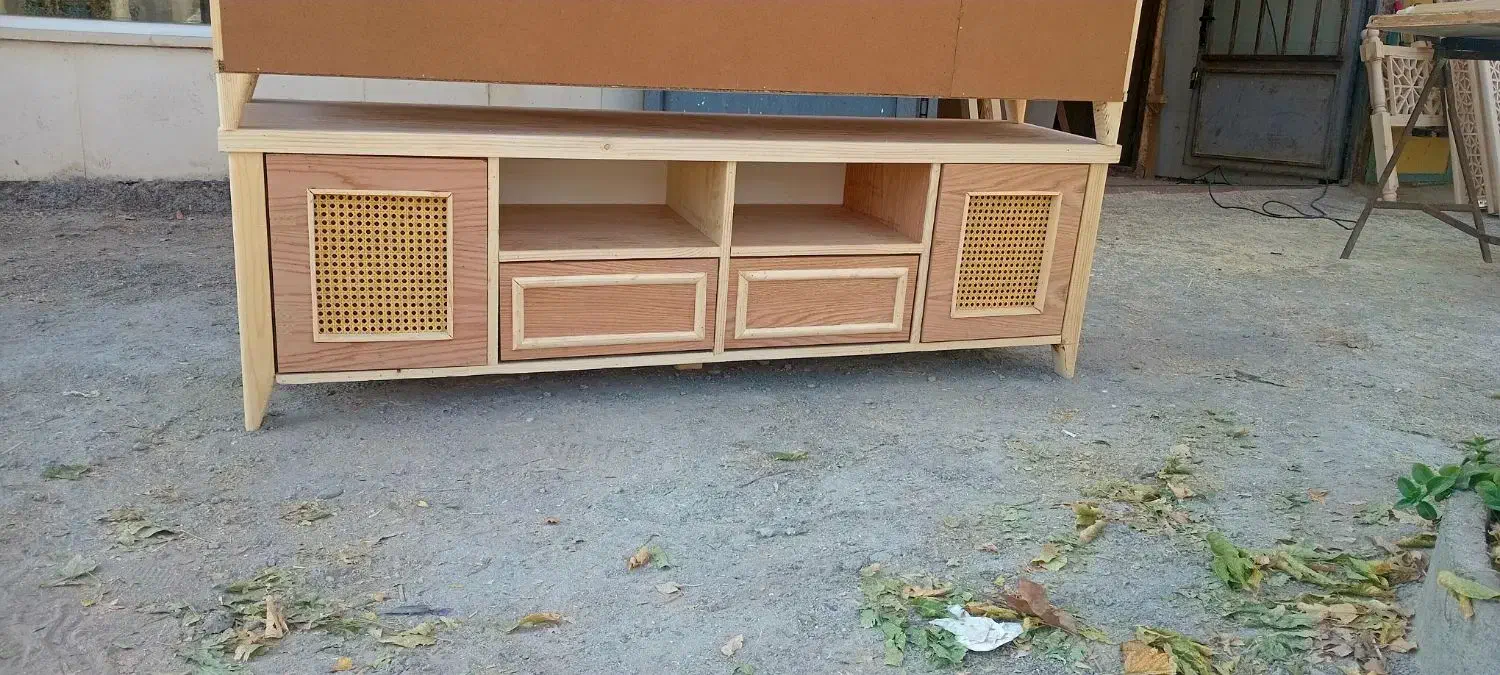 میز تی وی|میز تلویزیون|نیشابور, فضل|دیوار