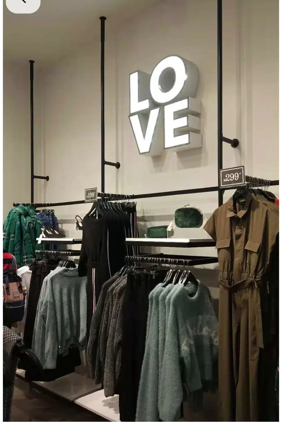 استخدام ادمین حرفه‌ای پیج پوشاک زنانه (حضوری)|استخدام رایانه و فناوری اطلاعات|نیشابور, فردوس شمالی|دیوار