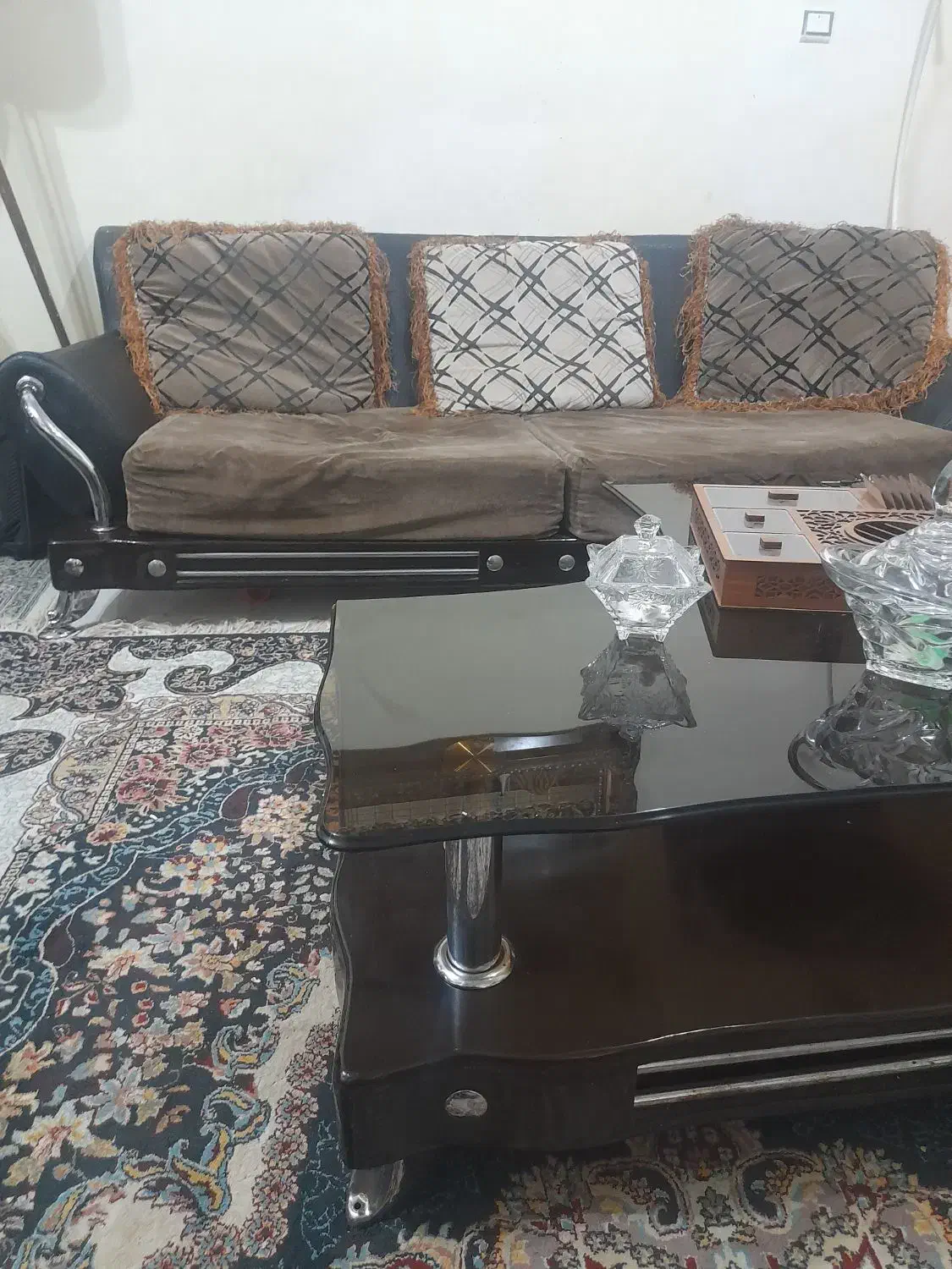 مبل 7 نفره|مبلمان خانگی و میز عسلی|رشت, پاره بیجار|دیوار