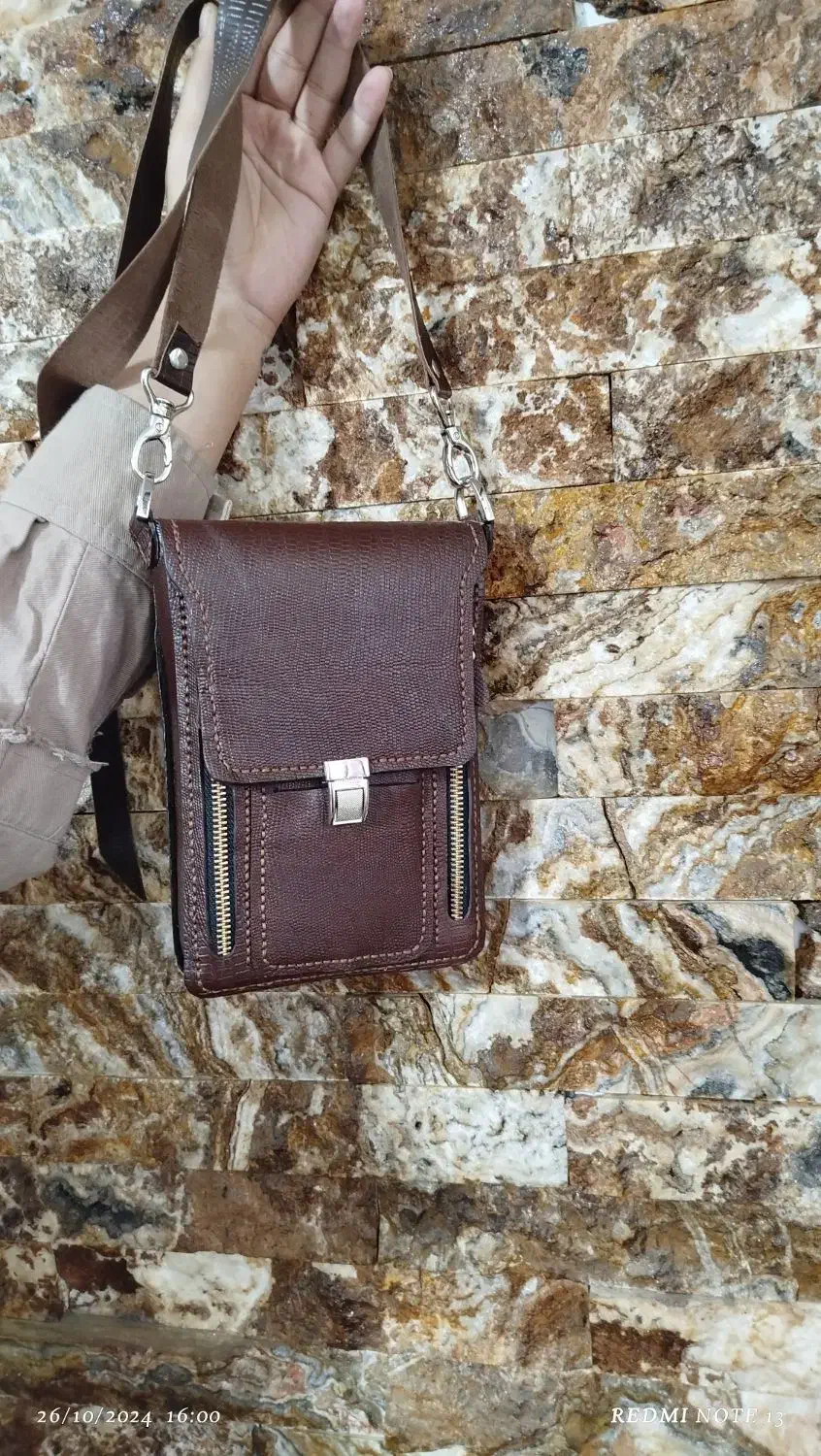 محصولات چرمی|کیف، کفش، کمربند|گلوگاه بابل (گلیا), |دیوار