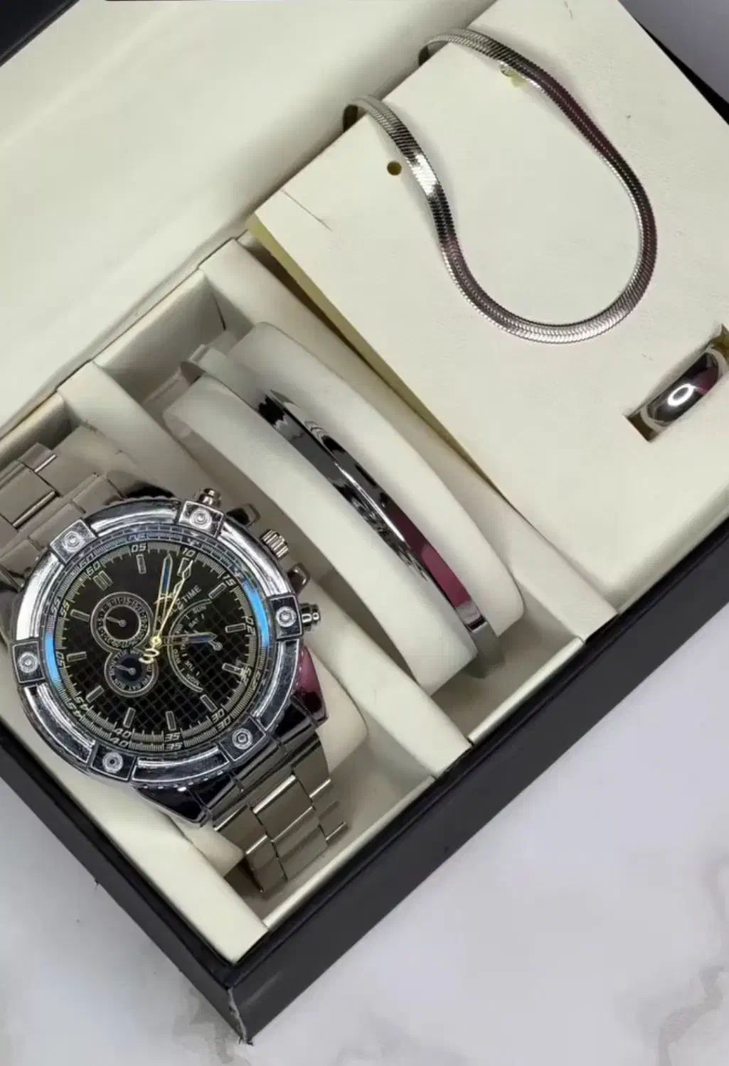 ساعت|ساعت|اصفهان, پروین|دیوار