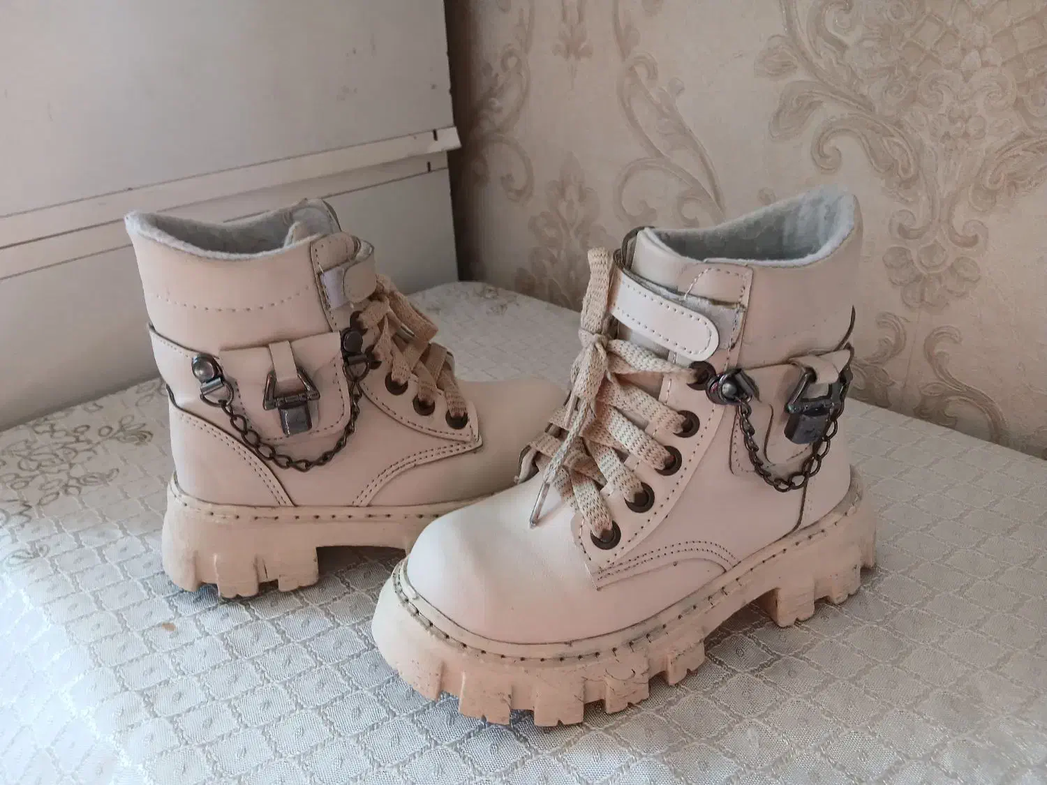 پوتین بچگانه.|کفش و لباس بچه|اردبیل, |دیوار