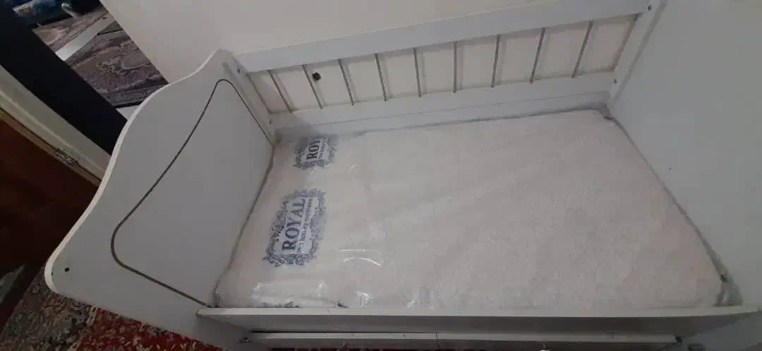 تخت کودک تخت کنار مادر|تخت و صندلی بچه|هشتگرد, شهرک راه آهن|دیوار