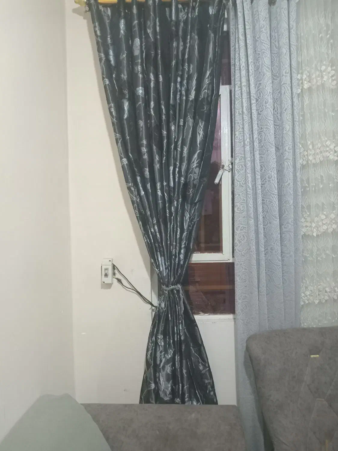 پارچه پرده طوسی تیره رنگ|پرده، رانر، رومیزی|مسجد سلیمان, |دیوار