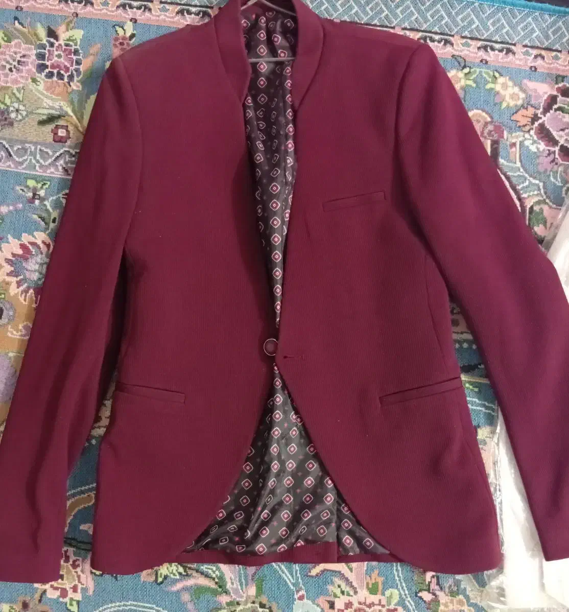 کت وپیراهن|لباس|شاهین‌شهر, گرگاب|دیوار