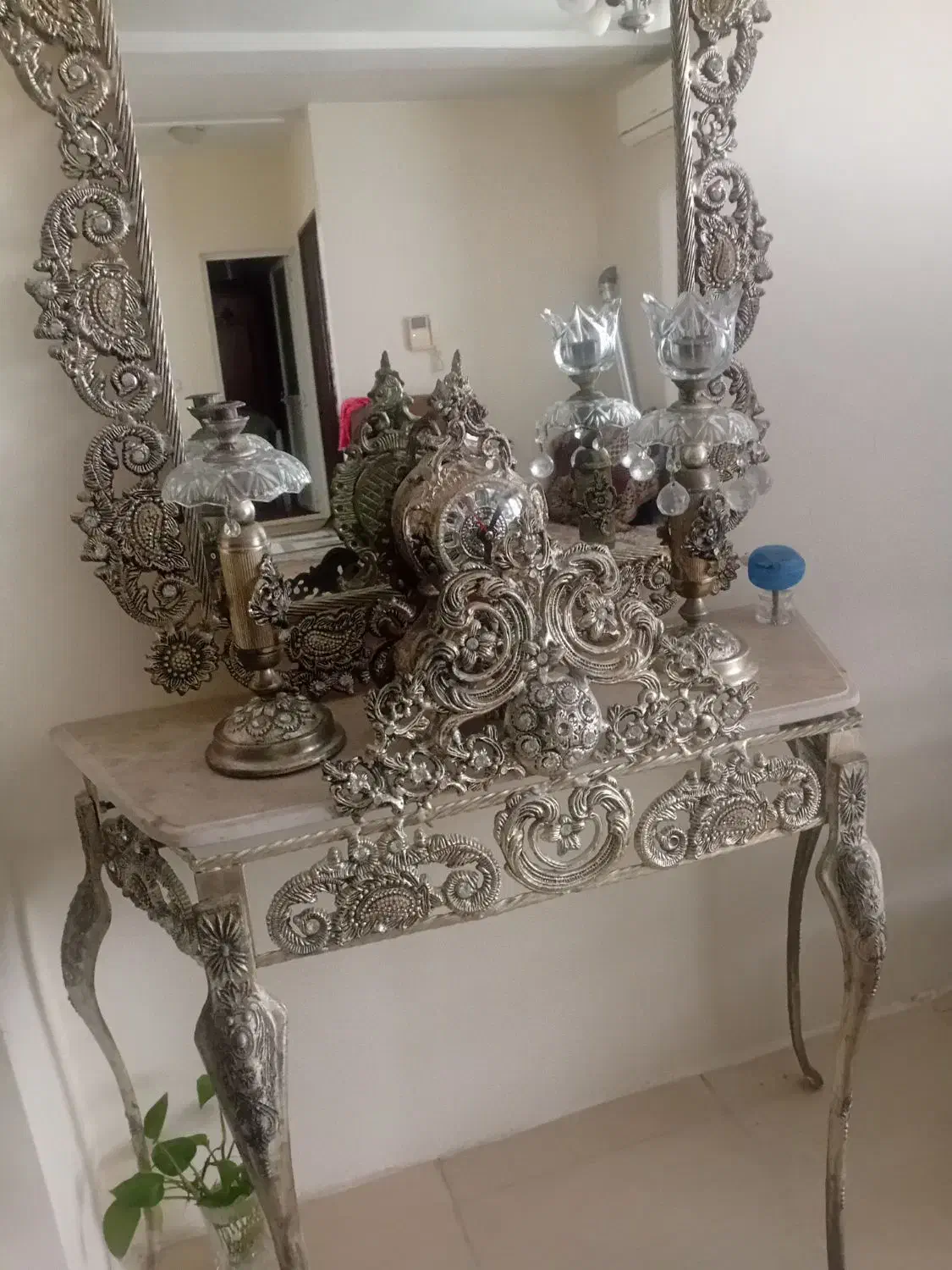 بوفه چراغدار و اینه شمعدان وکنسول ساعت دار|بوفه، ویترین، کنسول|آستارا, |دیوار