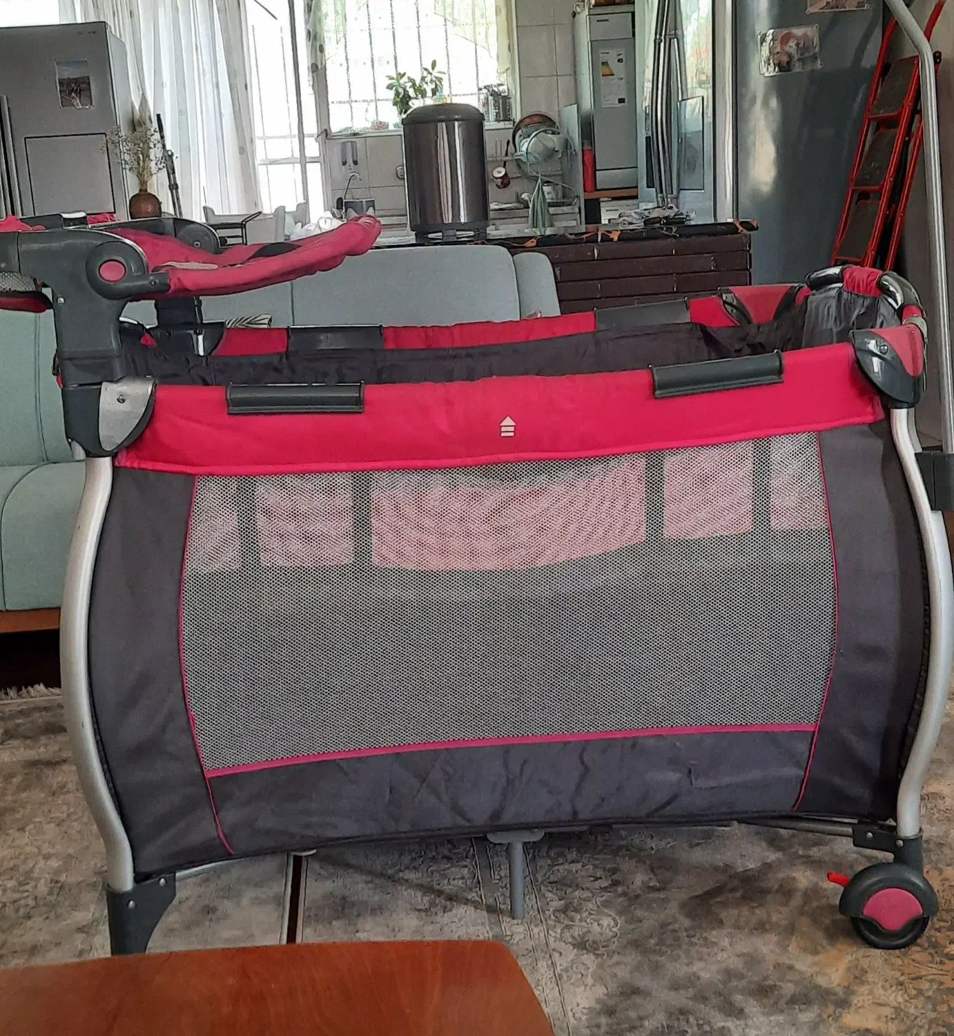 تخت پارک کودک|تخت و صندلی بچه|شاهین‌شهر, فدک|دیوار