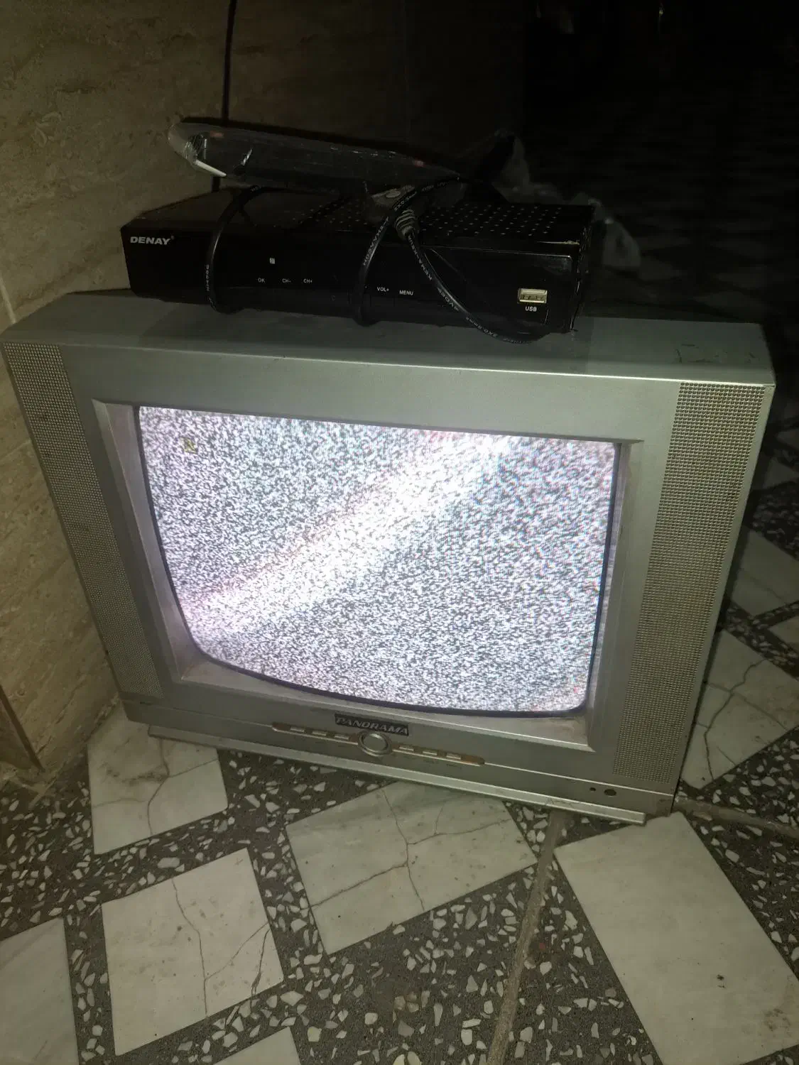 تلوزیون ۱۴ همراه دیجیتال باکنترول کاملاسالم|تلویزیون و پروژکتور|لنگرود, |دیوار