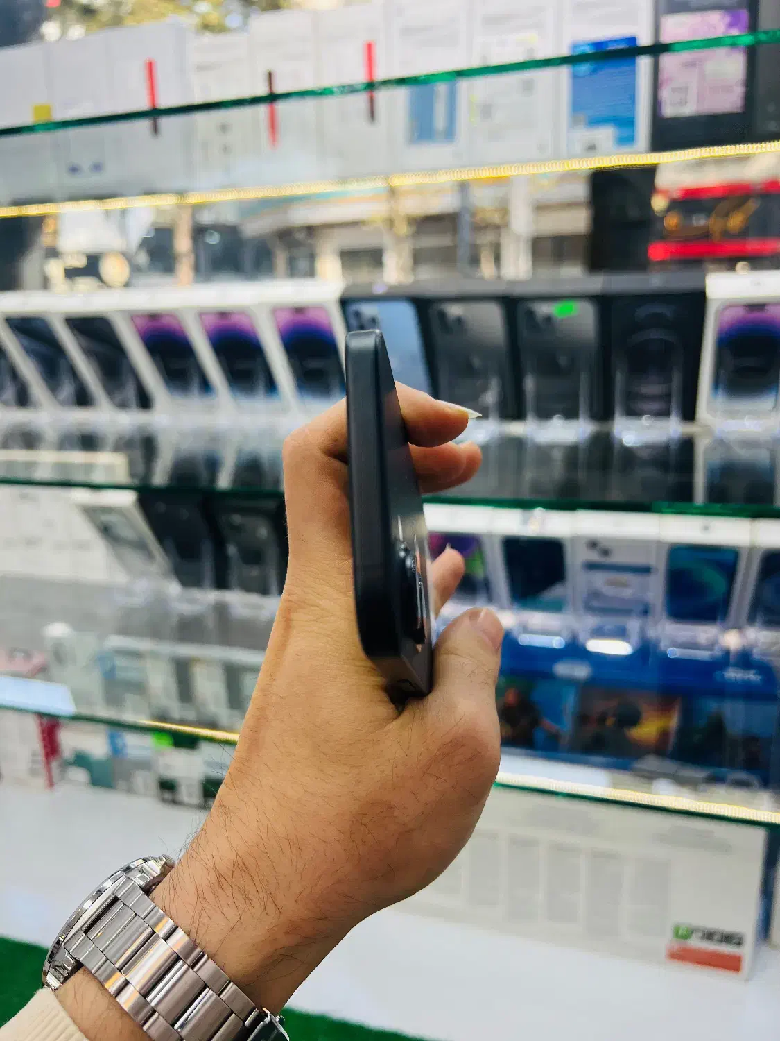 آیفون ۱۶ حافظه ۱۲۸ گیگ ۱۵ ماه گارانتی|موبایل|رشت, بازار|دیوار