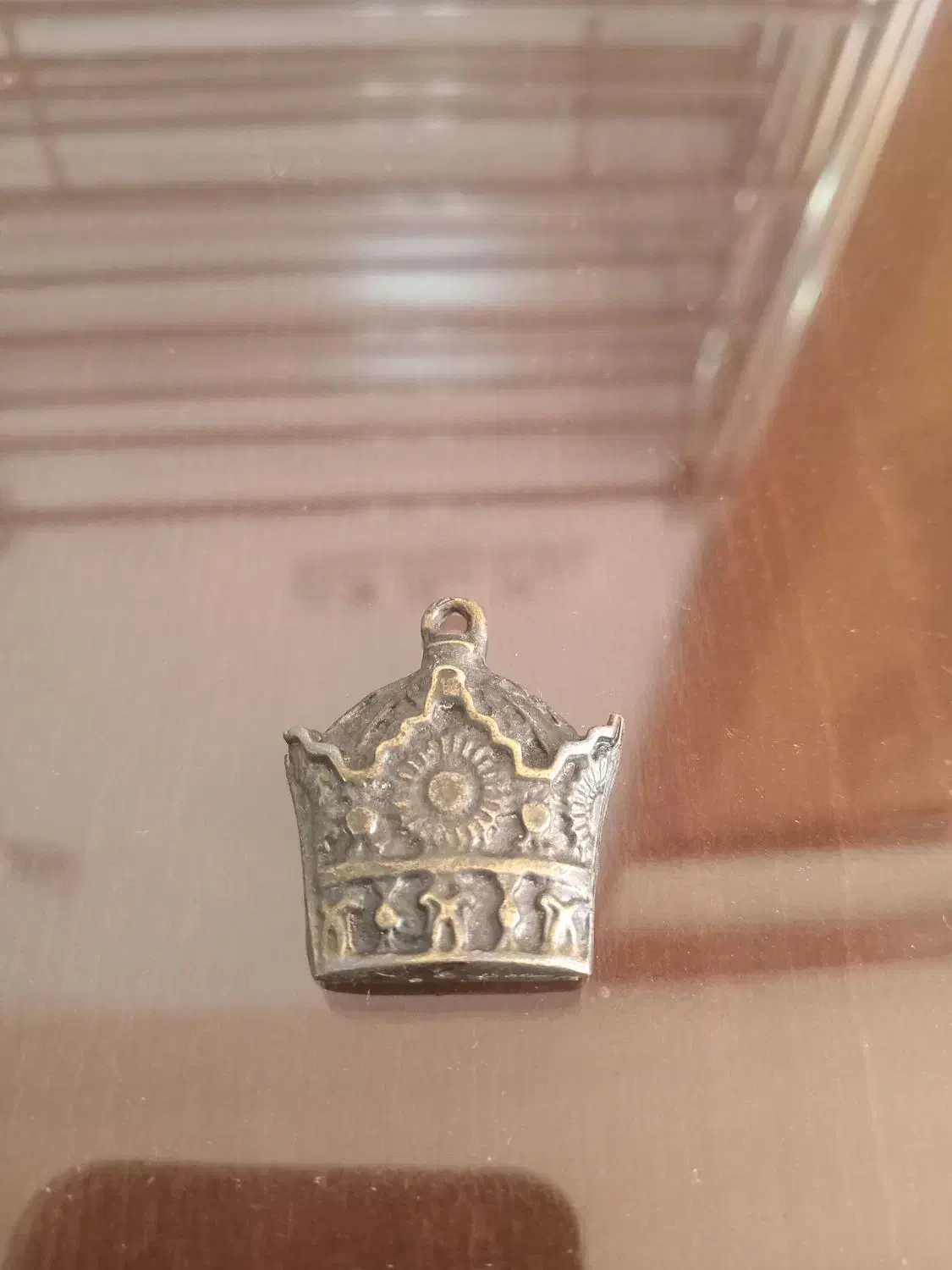 گردن آویز ۸|کلکسیون اشیاء عتیقه|فولادشهر, فولادشهر|دیوار