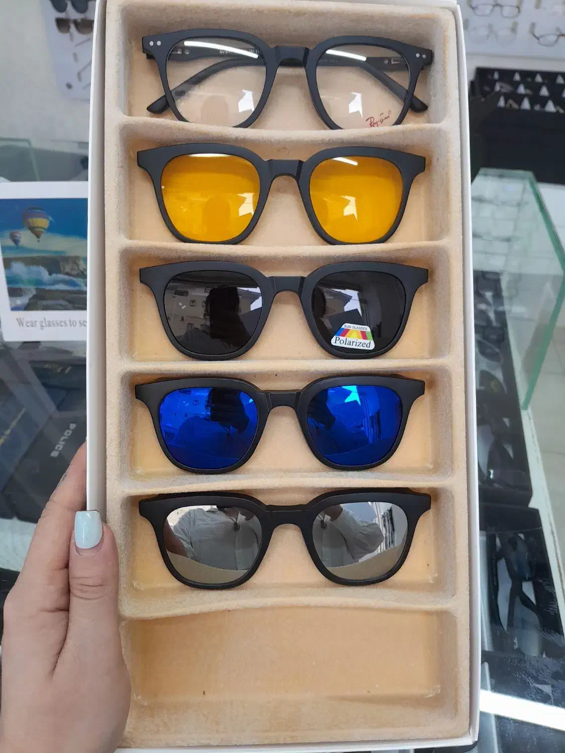 فروش انواع عینک های آفتابی،طبی،کاوردار|زیورآلات و اکسسوری|رشت, دیانتی|دیوار