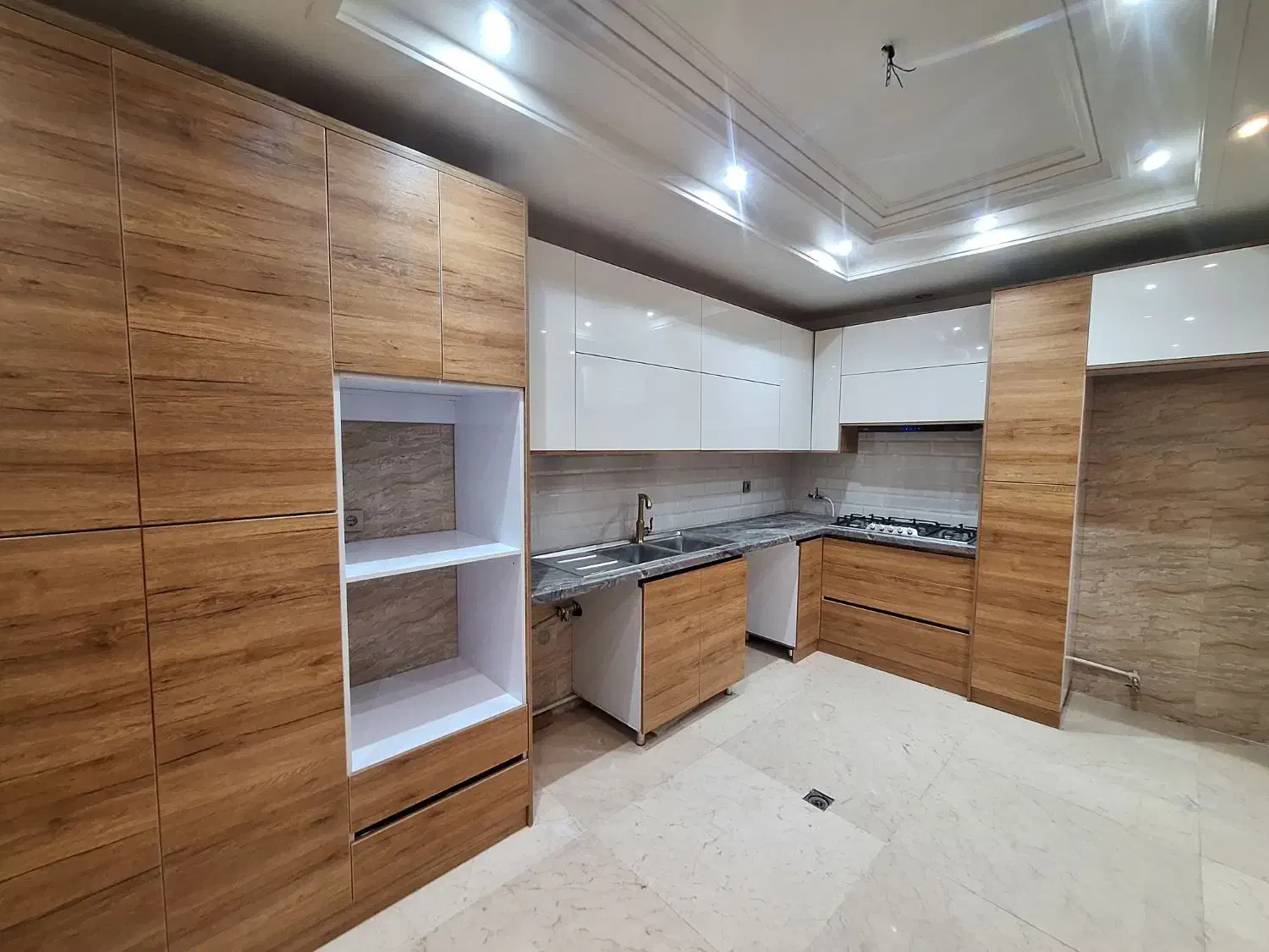 ۱۷۰مترسه خواب/تک واحدی/با دو پارکینگ/لادن شرقی