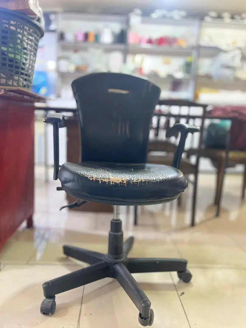 صندلی اداری نیاز به تعمیر|صندلی و نیمکت|کرج, کیانمهر|دیوار