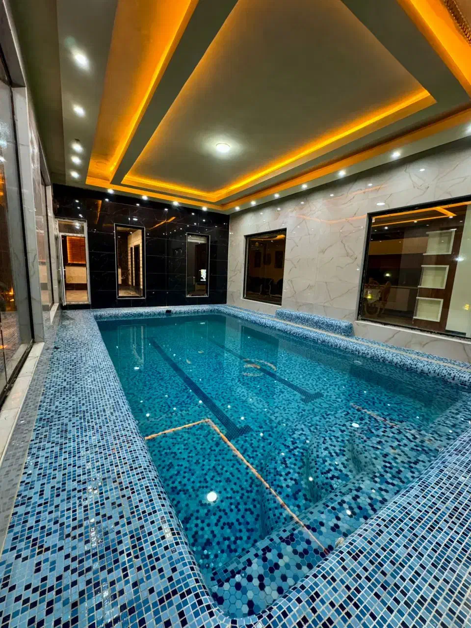 اجاره روزانه باغ ویلا استخر سرپوشیده|اجارهٔ کوتاه‌مدت ویلا و باغ|فردیس, قریشی|دیوار