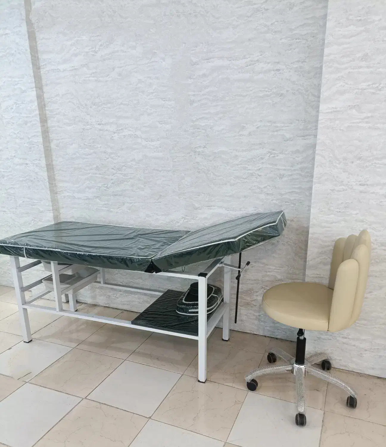 اجاره صندلی در سالن زیبایی|اجارهٔ دفتر کار، اتاق اداری، مطب|اصفهان, برازنده|دیوار