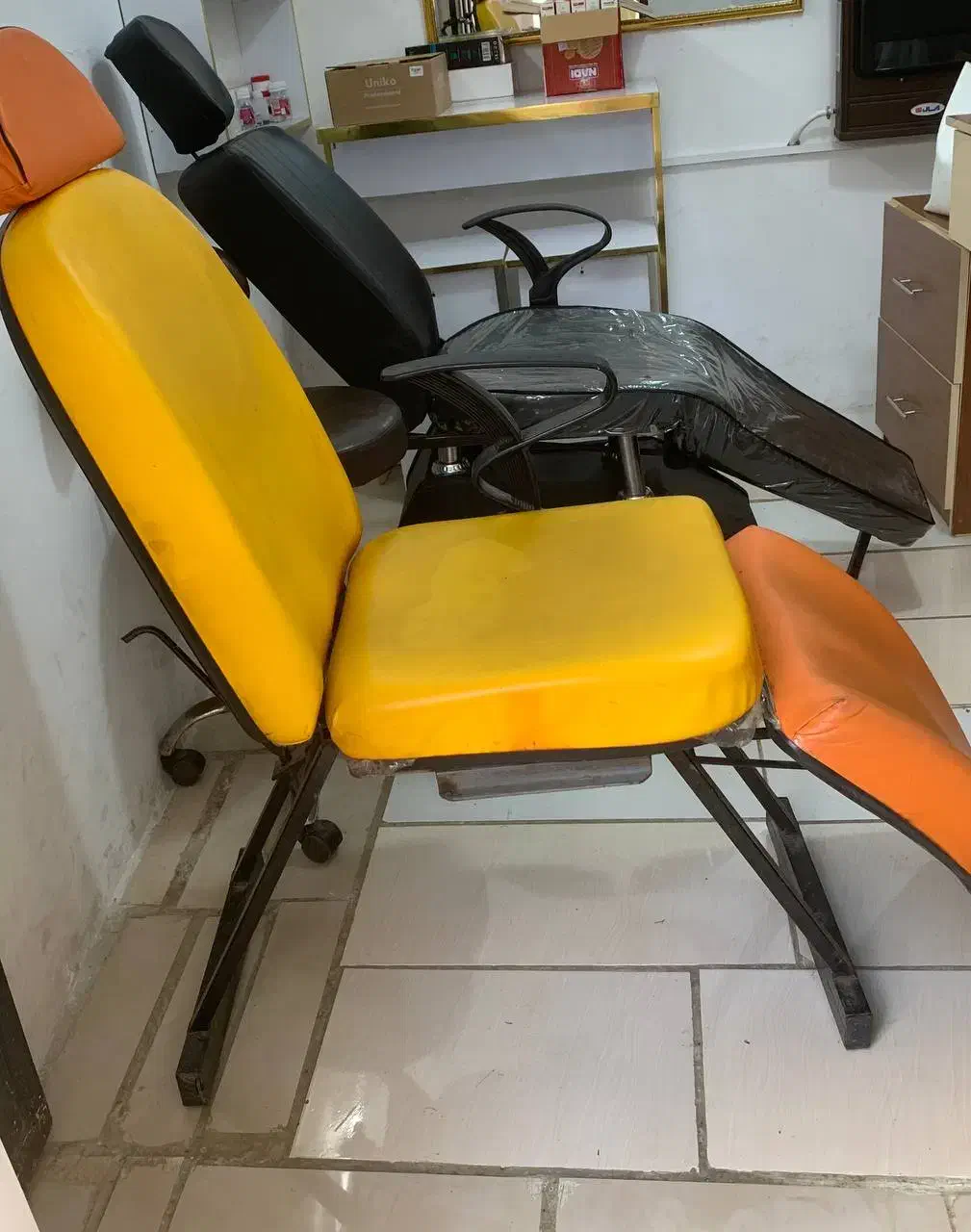 صندلی اصلاح|آرایشگاه و سالنهای زیبایی|رودسر, |دیوار