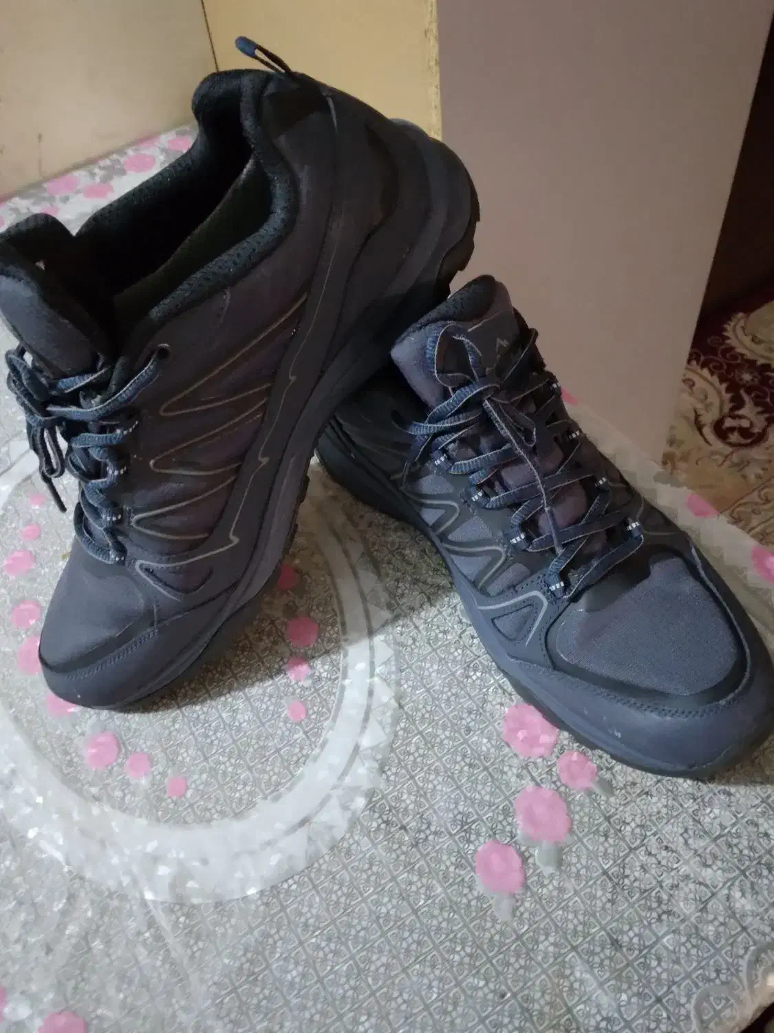 یک جفت کفش اسپرت خارجی|کیف، کفش، کمربند|شاهینشهر, مسکن مهر|دیوار