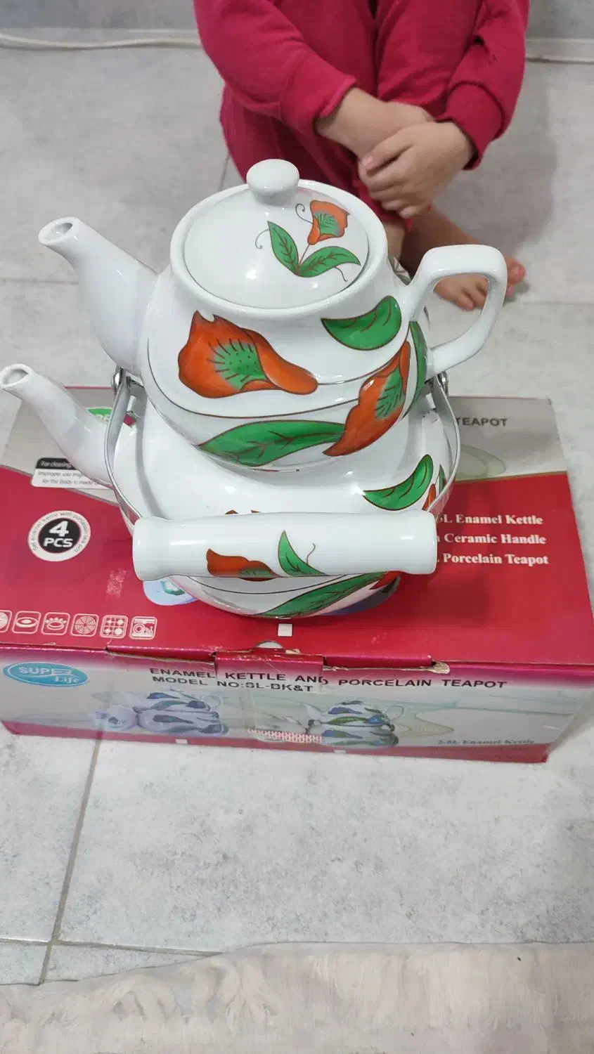 کتری و قوری ست نو با جعبه|قوری، کتری، قهوهساز دستی|رشت, حومه رشت|دیوار