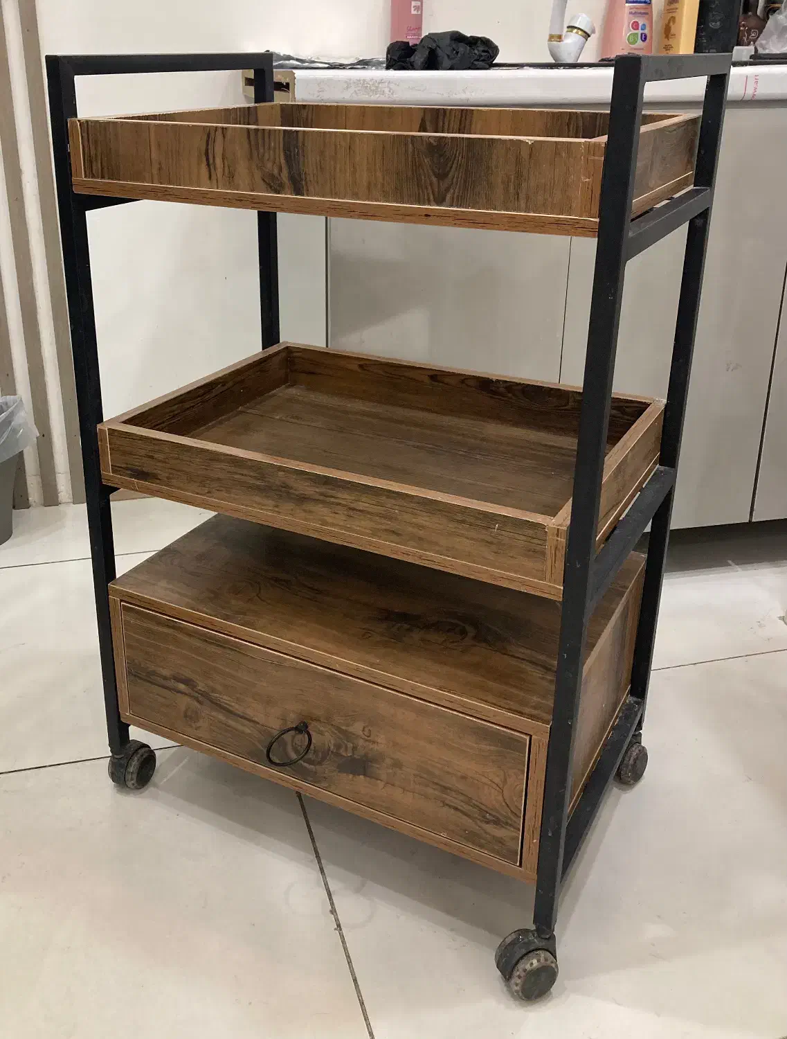 ترولی چوبی|آرایشگاه و سالن‌های زیبایی|مشهد, هنرستان|دیوار