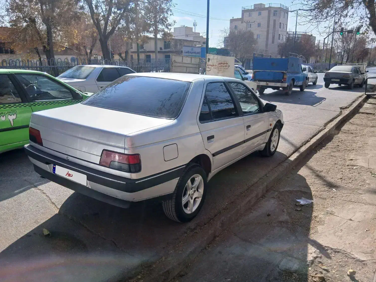 پژو ۴۰۵ نقره ای|خودرو سواری و وانت|شهرکرد, |دیوار