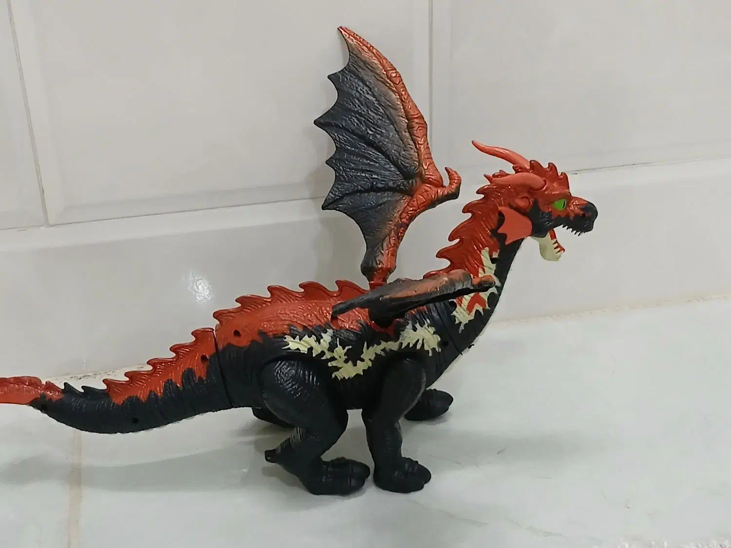 اژدهای متحرک ،هم حرکت میکنه،هم صدا داره وهم چراغ|اسباببازی بچه|قم, مهر آباد|دیوار