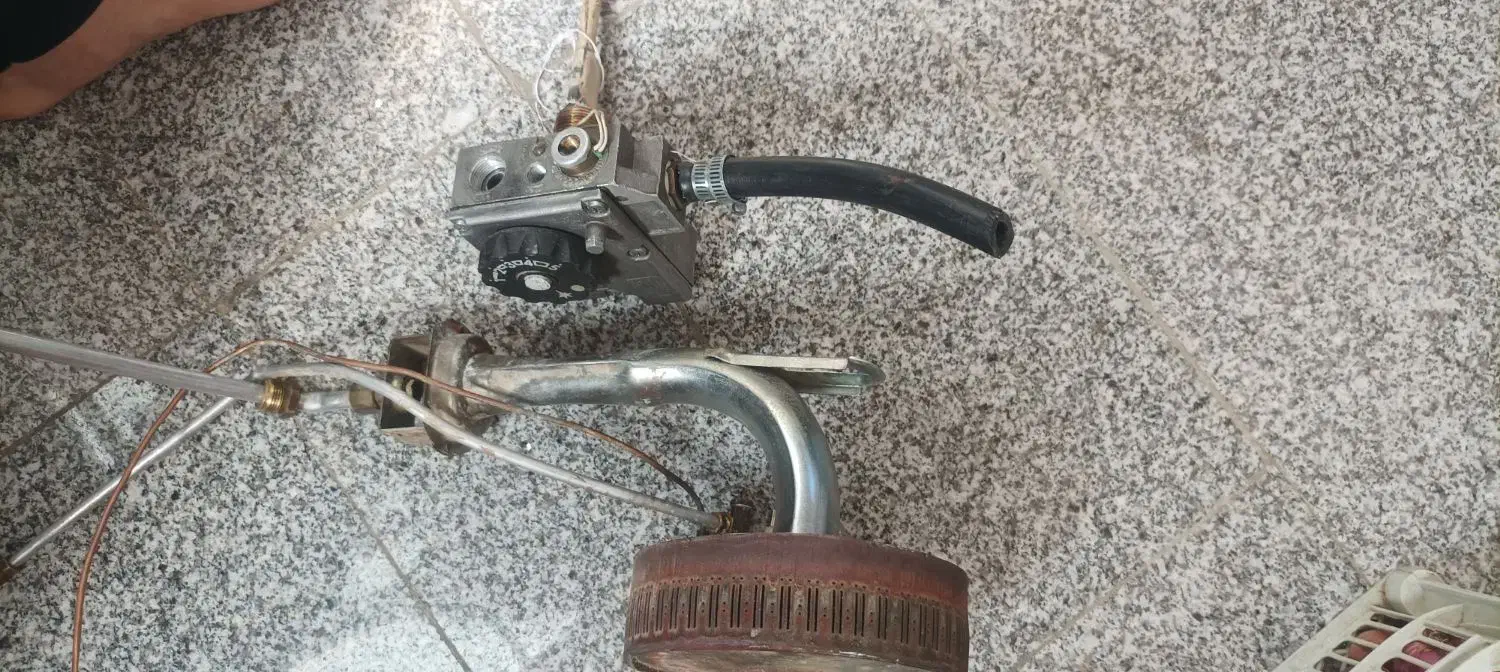 رگلاتور و مشعل اب گرم کن زمینی سالم بدونه ایراد|آبگرمکن، پکیج، شوفاژ|مریوان, |دیوار