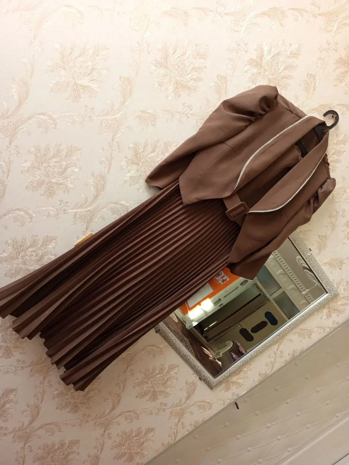 مانتو|لباس|خوی, |دیوار