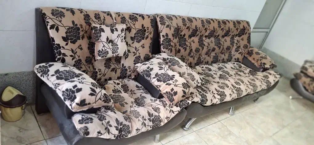 مبل هفت نفره گل دار|مبلمان خانگی و میز عسلی|بوشهر, |دیوار