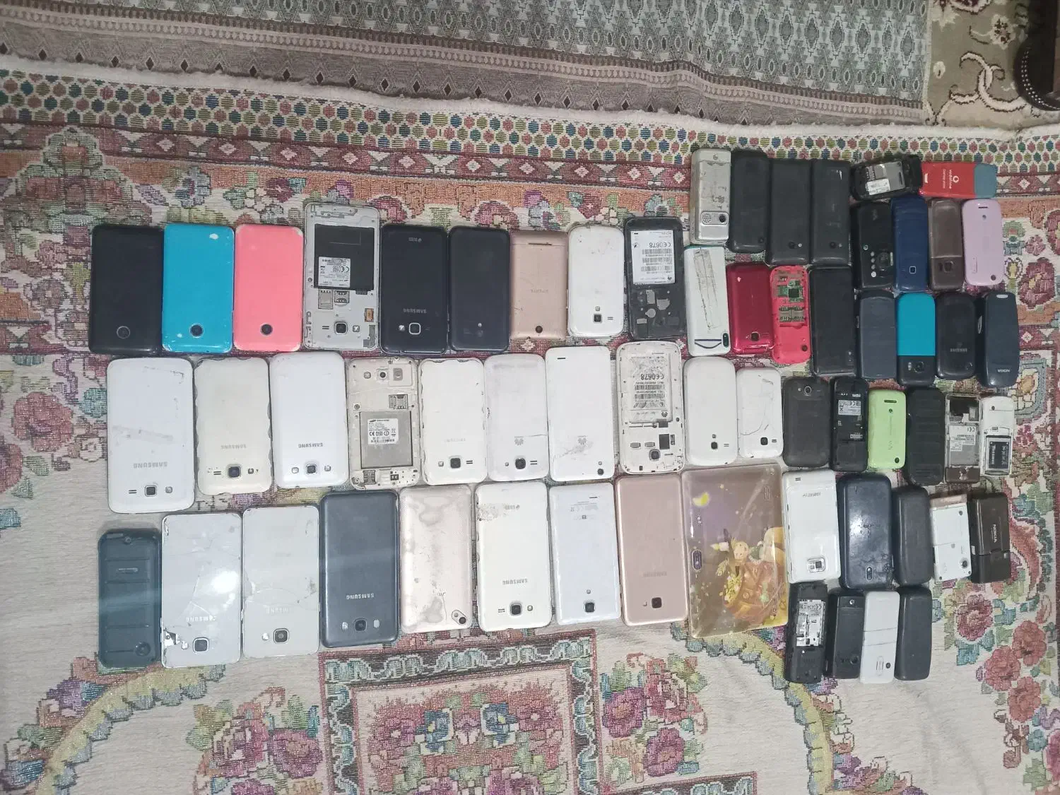 گوشی موبایل|موبایل|کبودرآهنگ, |دیوار