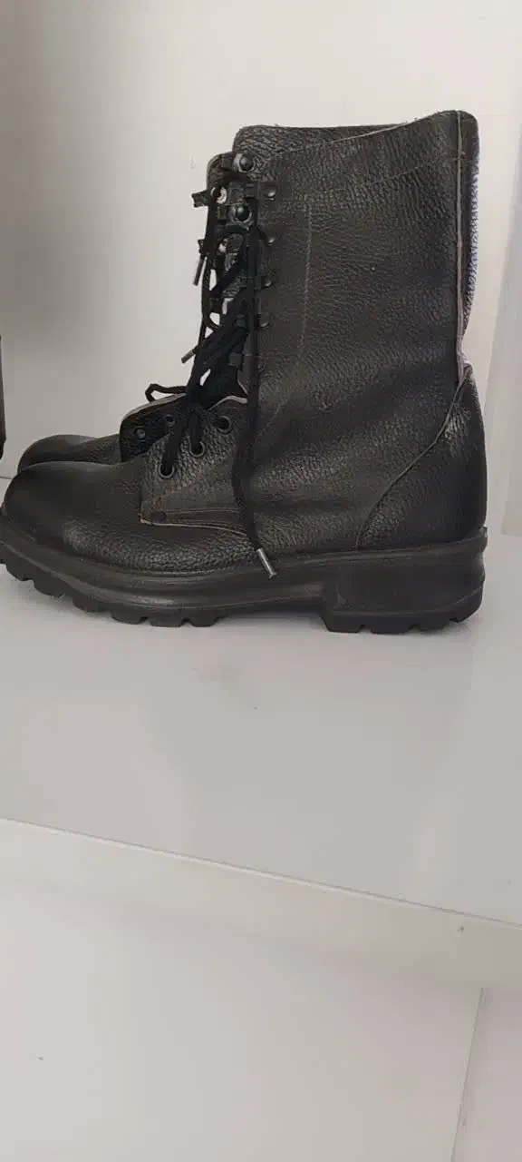 دوجفت پوتین کرم ومشکی|کیف، کفش، کمربند|تربت‌حیدریه, شهرک ولیعصر|دیوار