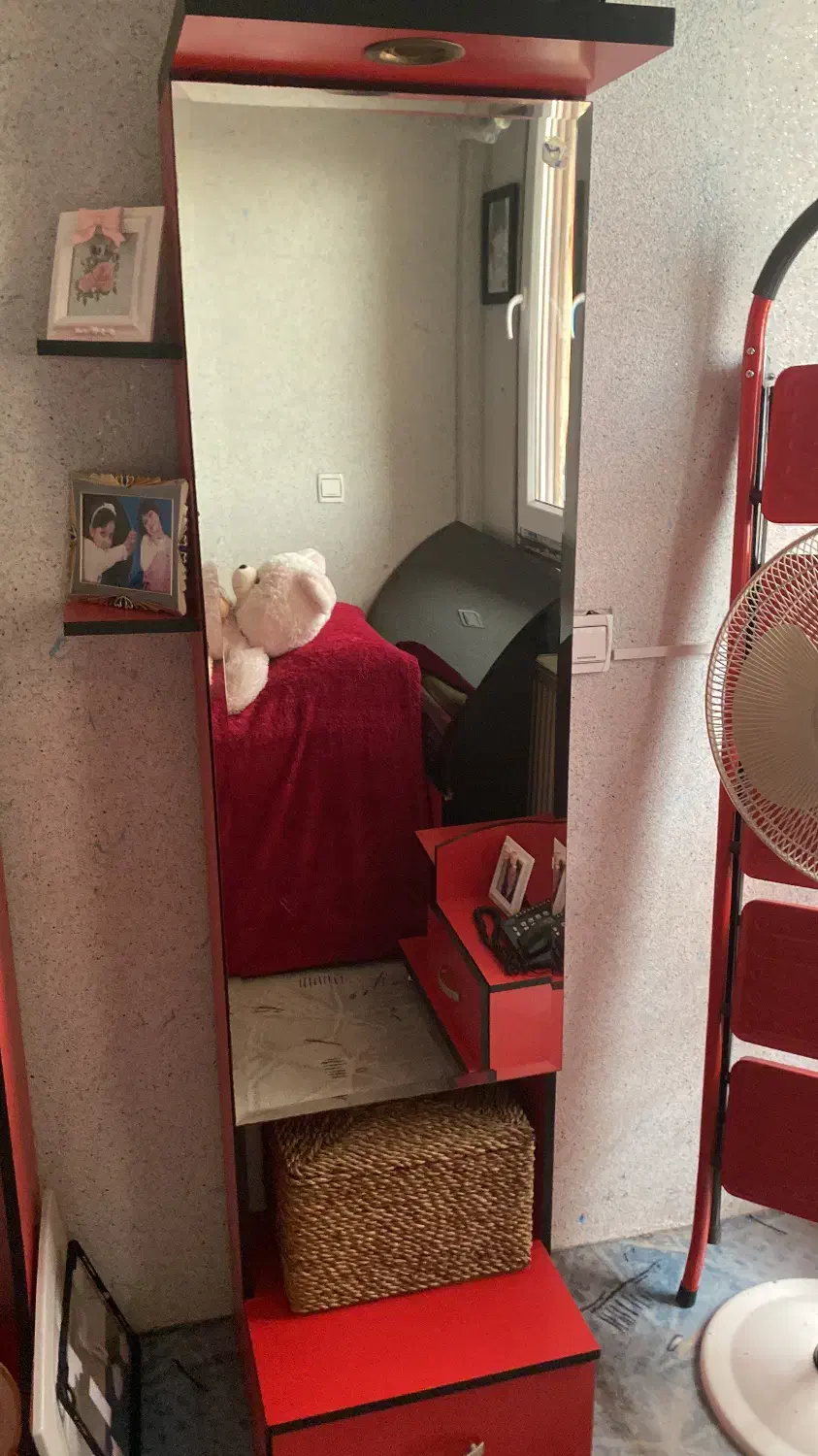 میز تحریر و صندلی و کمد ایینه دار|میز تحریر و کامپیوتر|لاهیجان, کوی خزر|دیوار