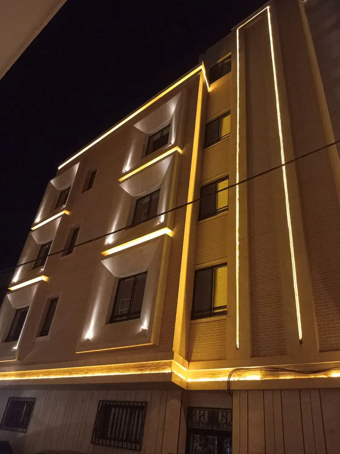 نیازمند نیرو و کارآموز برقکار|استخدام معماری، عمران و ساختمانی|کرمان, |دیوار