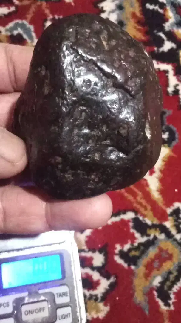 شهاب سنگ عجیب مغناطیسی موتور سیکلت را خاموش میکنه|جواهرات|مبارکه, |دیوار