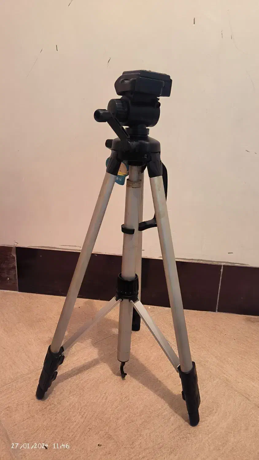 پایه دوربین با کیف|دوربین عکاسی و فیلم‌برداری|مبارکه, |دیوار