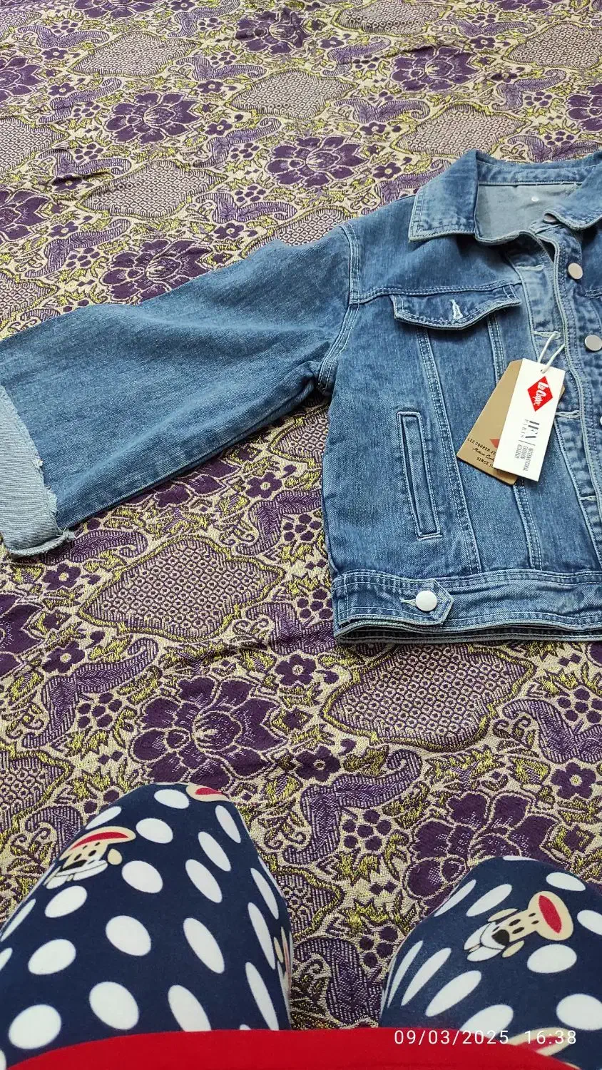 کت جین|لباس|جهرم, |دیوار