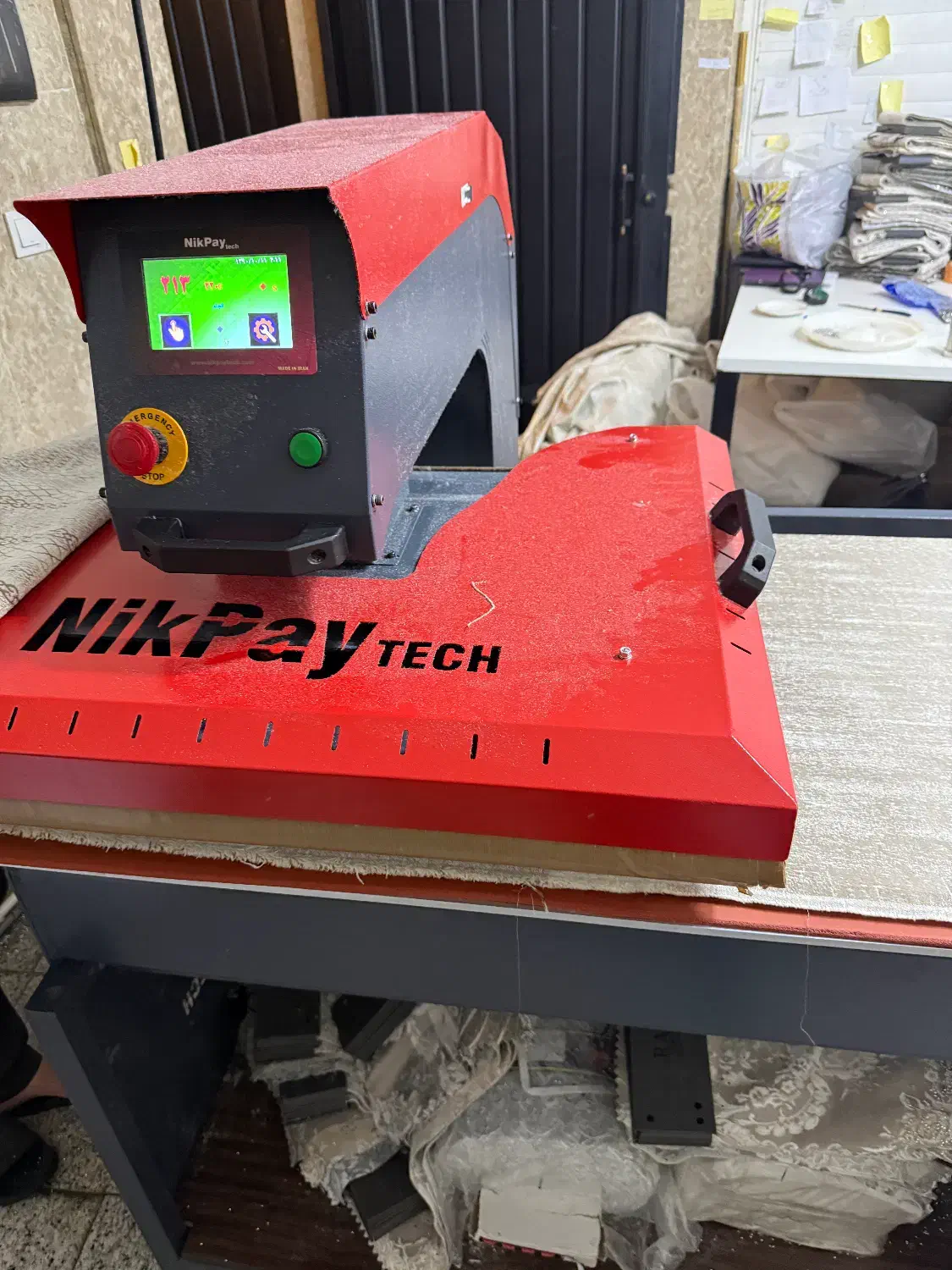 کارمند ساده|استخدام خدمات فروشگاه و رستوران|تهران, سنگلج (شاپور)|دیوار