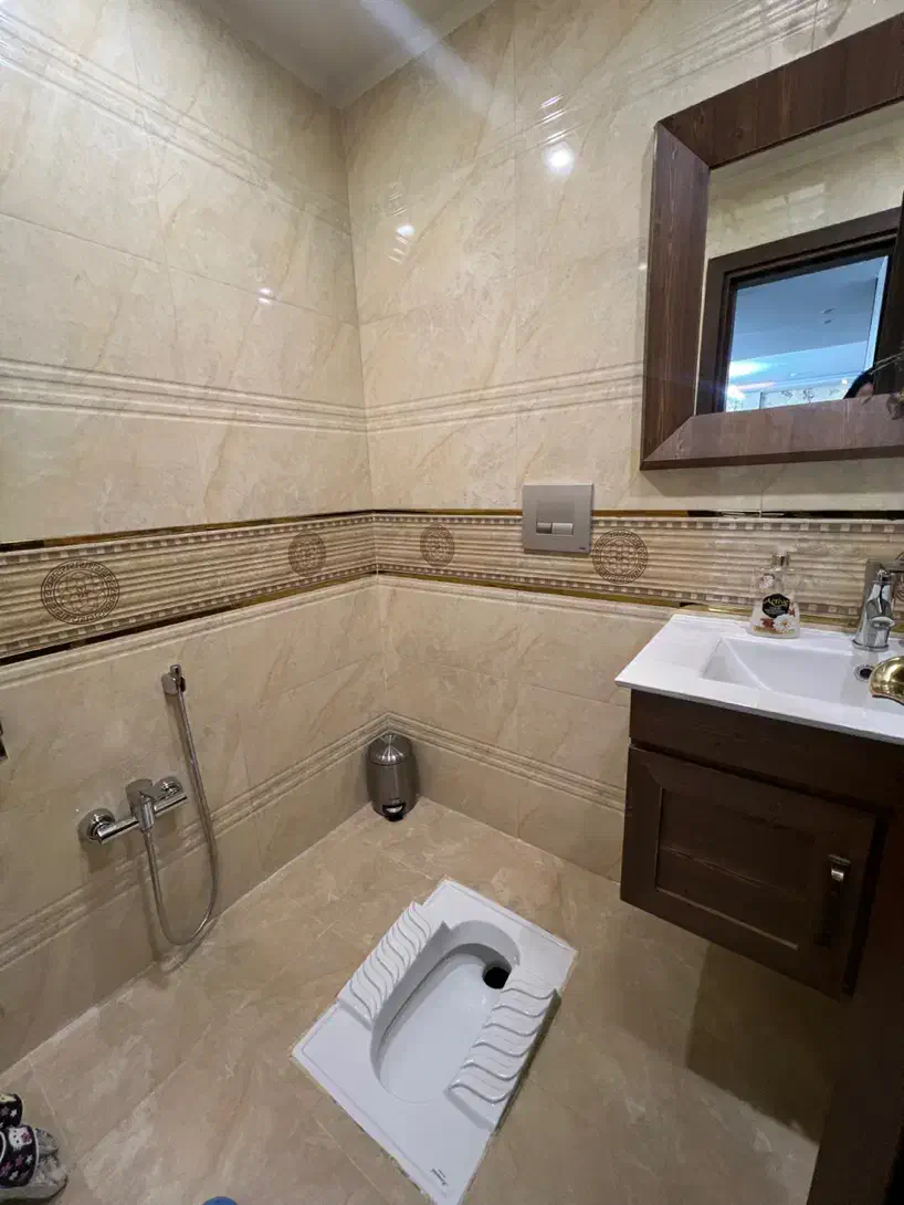 ۱۳۵ متر ۳ خواب سالن پرده خور در حد نوساز