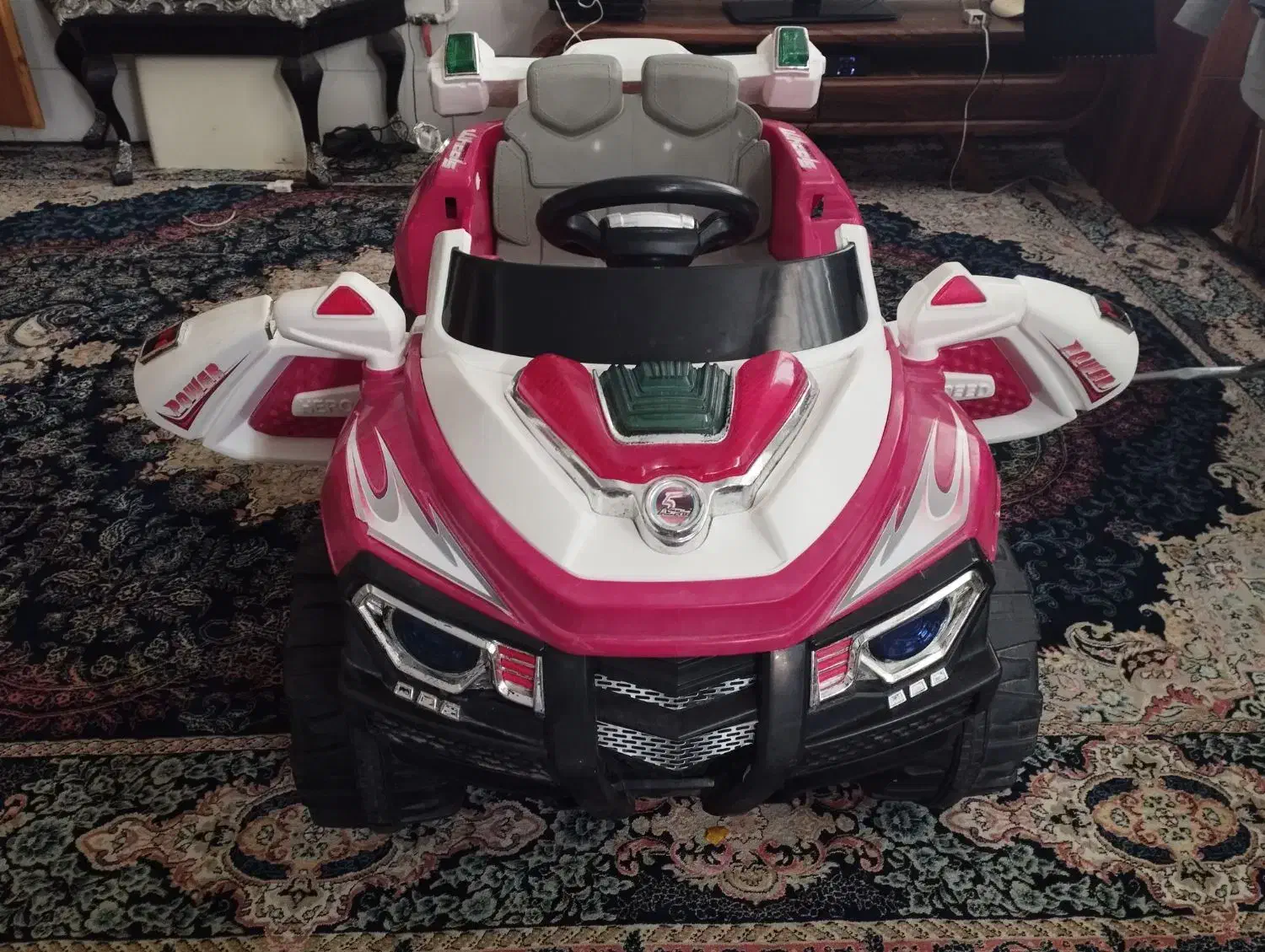 ماشین شارژی در حد نو|اسباببازی بچه|بادرود, |دیوار