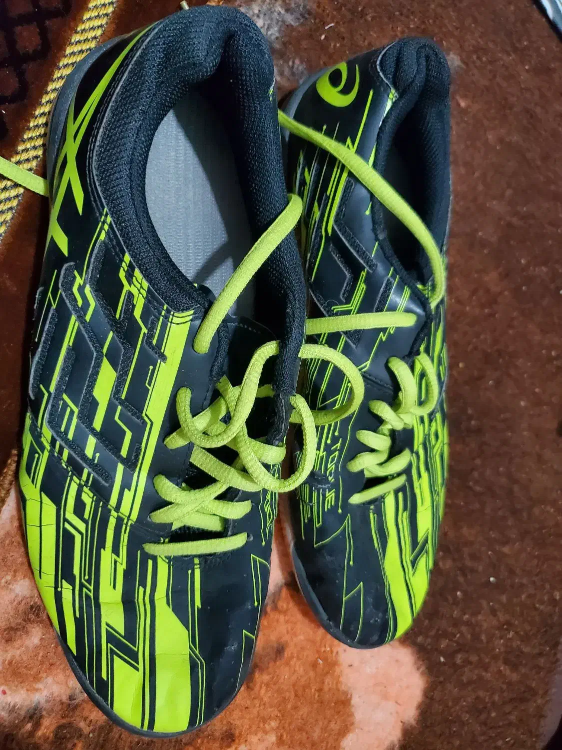 کفش فوتسال|کیف، کفش، کمربند|سلماس, |دیوار