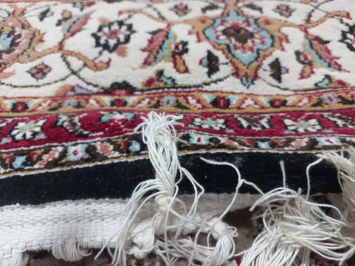 قالیچه ابریشم ۴متری نقش ریزماهی|فرش|مشهد, ایثار|دیوار