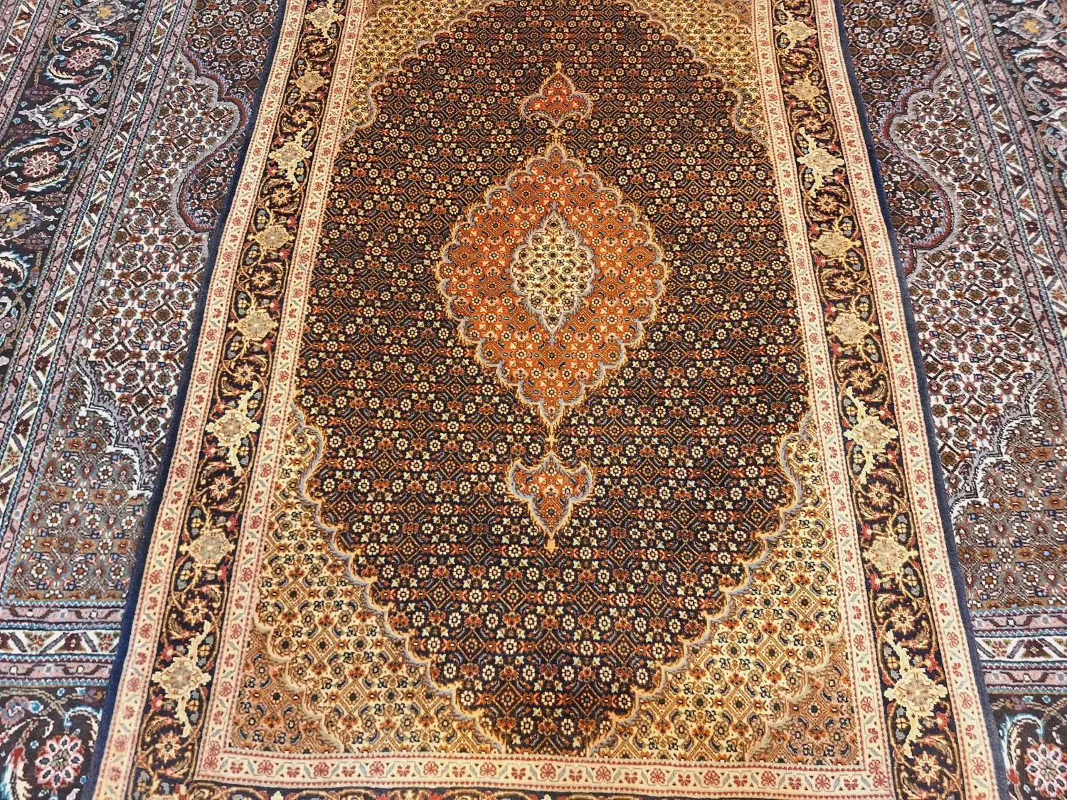 ذرع و نیم دستباف تبریز ۵۰ رج فرش|فرش|تهران, اکباتان|دیوار