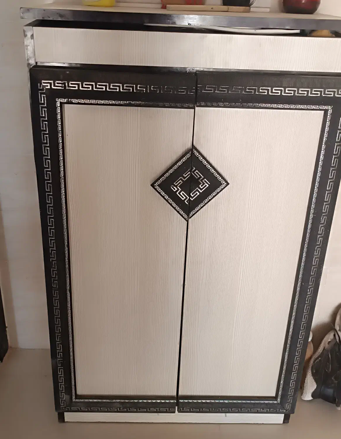 ویترین وجاکفشی|بوفه، ویترین، کنسول|نی‌ریز, |دیوار