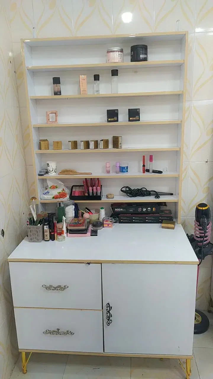 کمد و صندلی آرایشگاه|آرایشگاه و سالن‌های زیبایی|کرمانشاه, |دیوار