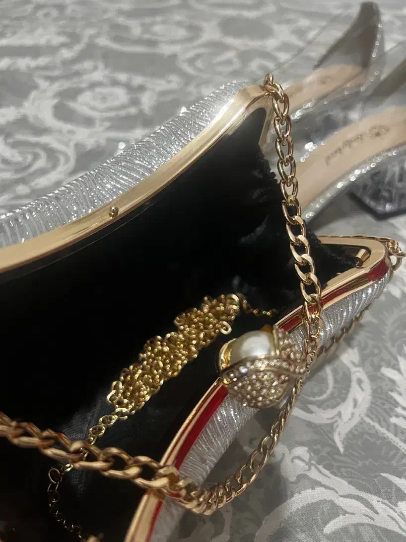 کیف و کفش|کیف، کفش، کمربند|رشت, انصاری|دیوار