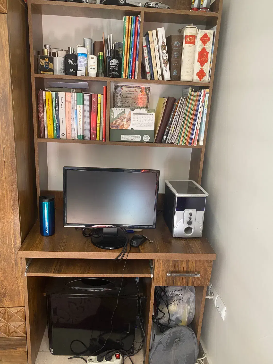 کتابخانه و میز تحریر بسیار سالم و‌نو|میز تحریر و کامپیوتر|دماوند, گیلاوند|دیوار